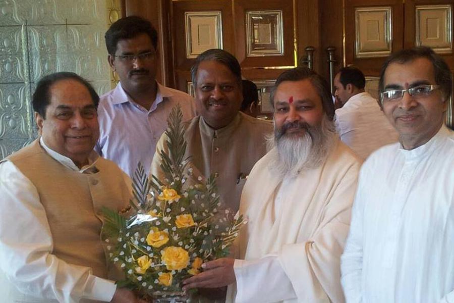 Brahmachari Girish Ji has paid a visit to His Excellency The Governor of Bihar Shri D. Y. Patil in March 2014..